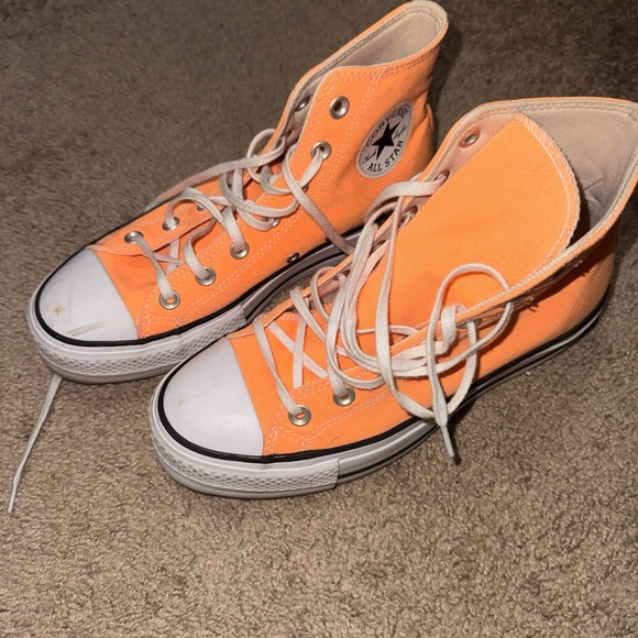 Converse Women's Bright Orange platforms - Picture 3 of 6